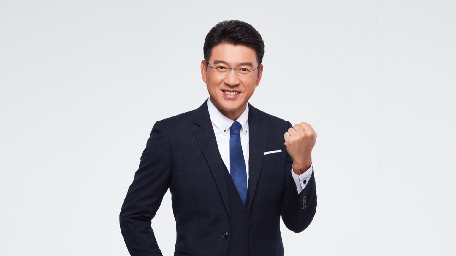 謝震武